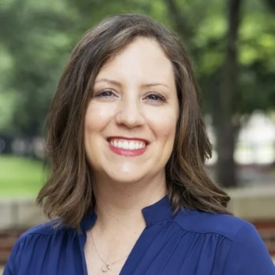 Carrie Satterfield headshot